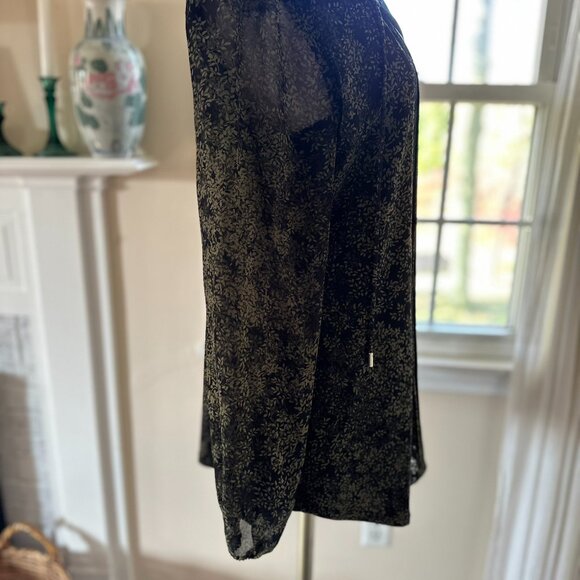 White House Black Market Green Floral and Lace Blouse - Picture 4 of 7